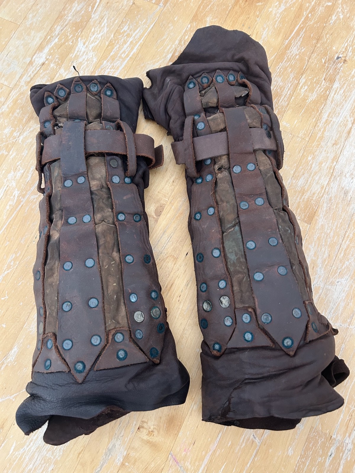 Xena Warrior Princess Joxer\'s Gauntlets Worn by Ted Raimi With Certificate Xena Warrior Princess Joxer\'s Gauntlets Worn by Ted Raimi With Certificate