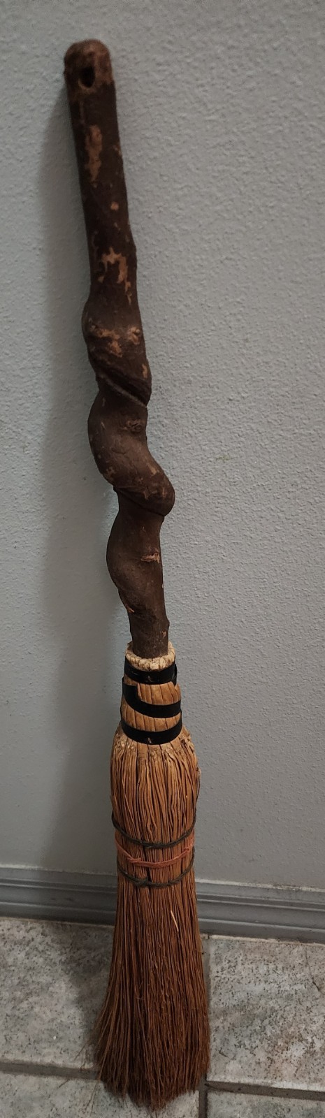 Handcrafted World Famous Vtg. Olge\'s Straw Broom w/ Carved Twisted Wood Handle Handcrafted World Famous Vtg. Olge\'s Straw Broom w/ Carved Twisted Wood Handle