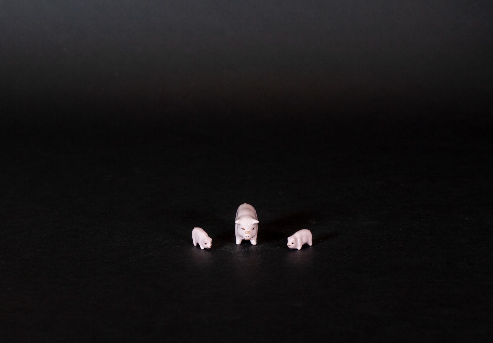Mini Porcelain 90\'s Era Pig And Piglets Small Figurine Set of 3