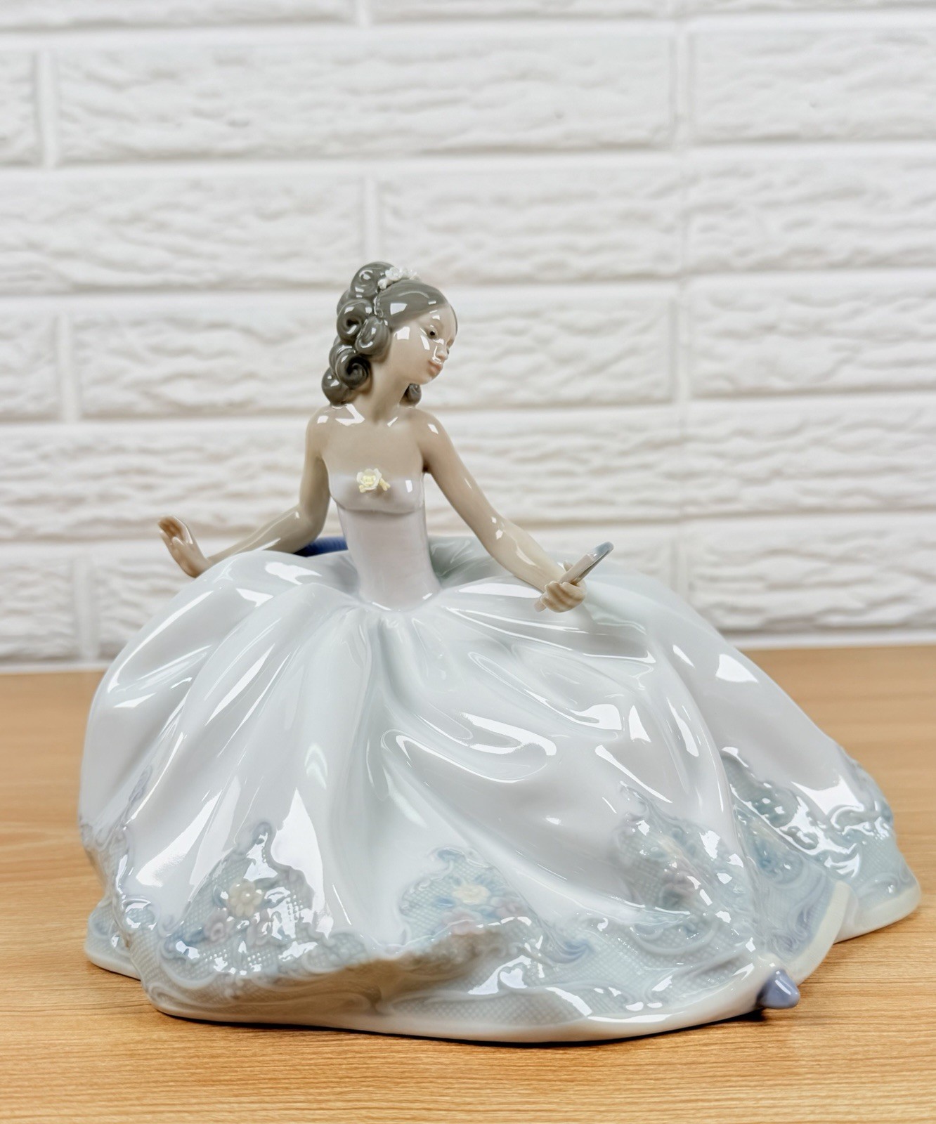 Lladro At The Ball Figurine #5859 Uranium Glaze Excellent Condition