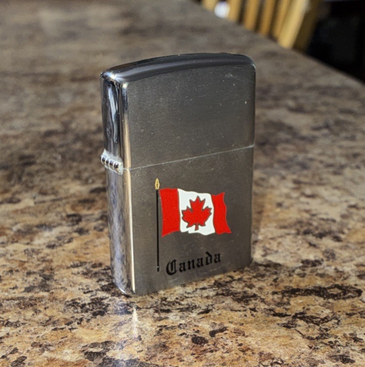 1995 Vintage Zippo Lighter - Canadian Flag - Niagara Falls, Ontario Canada 1995 Vintage Zippo Lighter - Canadian Flag - Niagara Falls, Ontario Canada