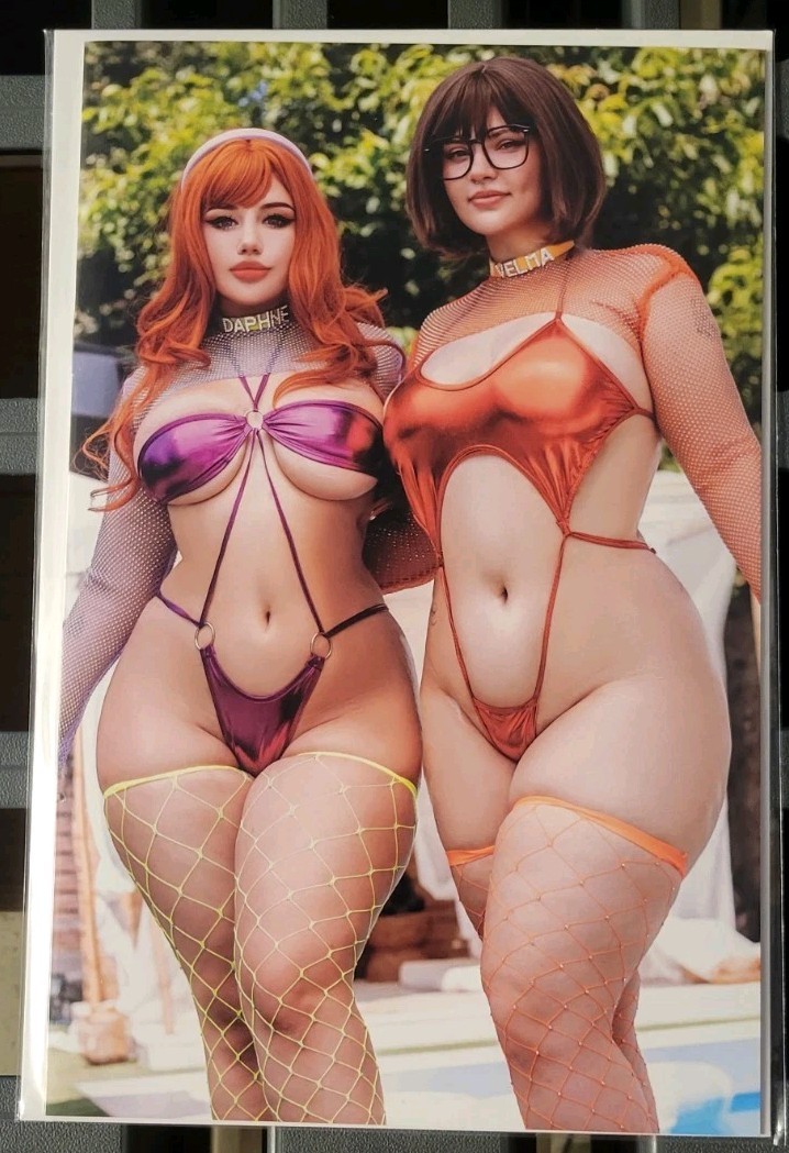 Bigg Pigg Origin Story #1 Katsumi & Sai Daphne & Velma Cosplay Virgin Variant NM
