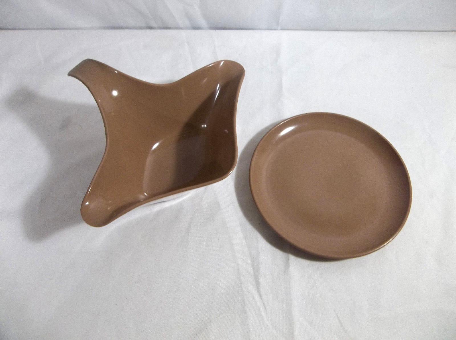 Light Brown Melamine Triple Pour Spout Gravy Boat/Sauce Server and 5 3/4