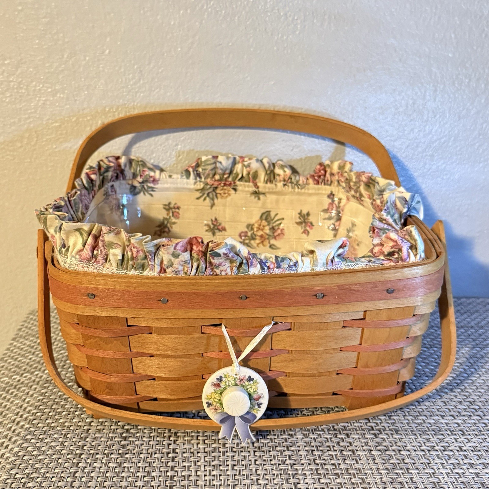 Vtg 1992 Longaberger Basket w/ Double Handles, Liner & Protector - square 10”x5”