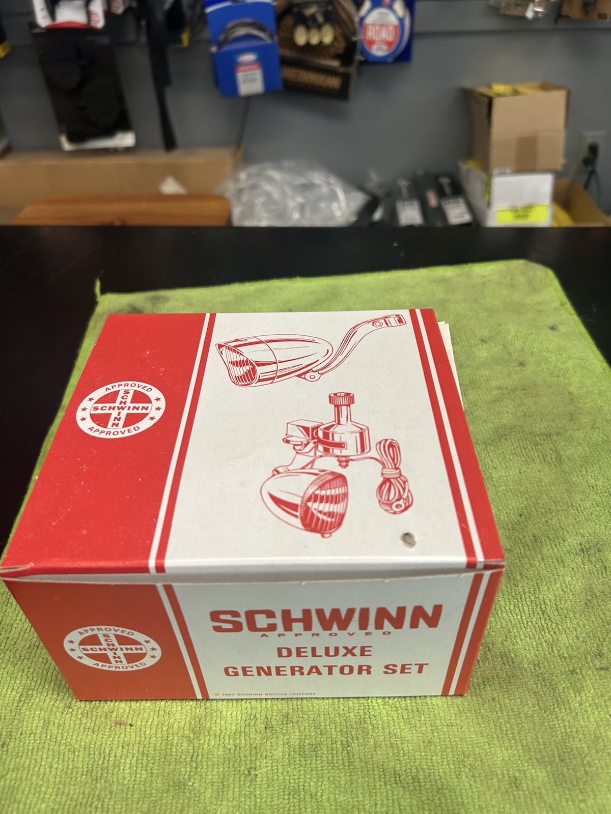 VINTAGE NOS SCHWINN KRATE STINGRAY BANANA SEAT MUSCLE BIKE DELUXE GENERATOR SET