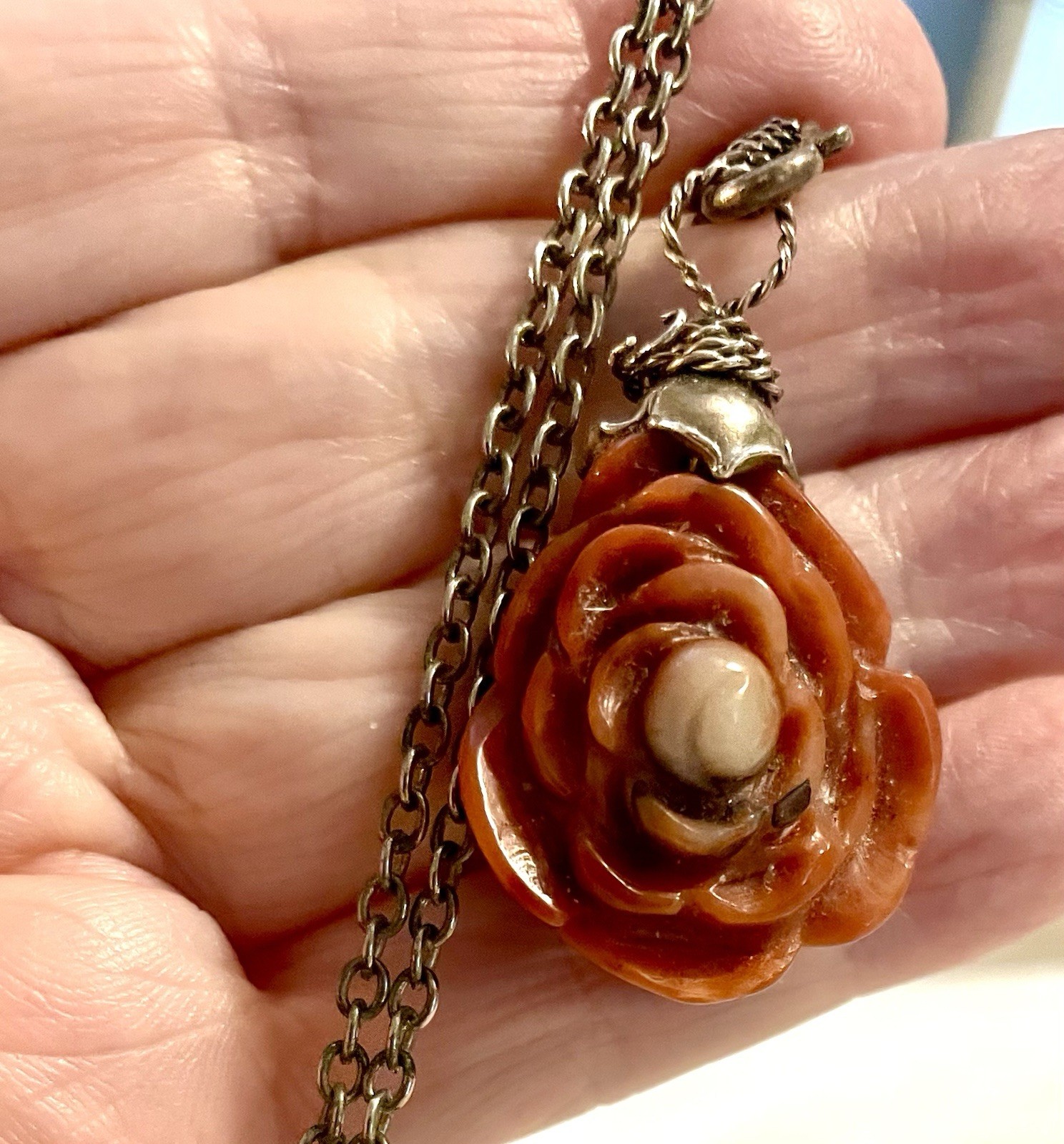 ROSE W/A CARVED WHITE LEAF  W Yellow Center Tibetan SS Rose Cap… BEAUTIFUL GIRLY