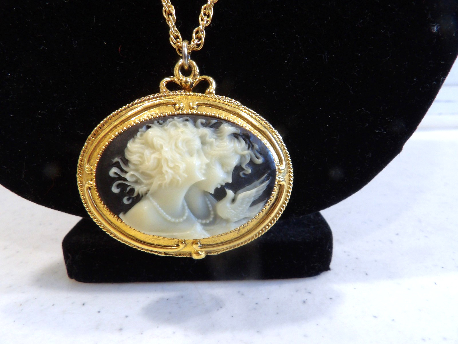 Fabulous Vtg. Cordey N.Y. Solid Perfume Carved Cameo Locket Necklace~26