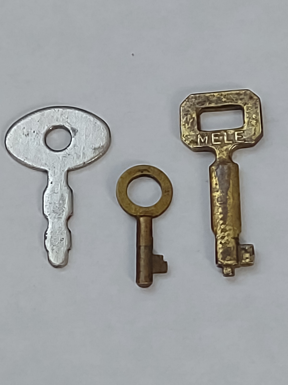 Lot of 3 small*tiny antique/vintage keys ~ jewelry box, diary, trinket, toy