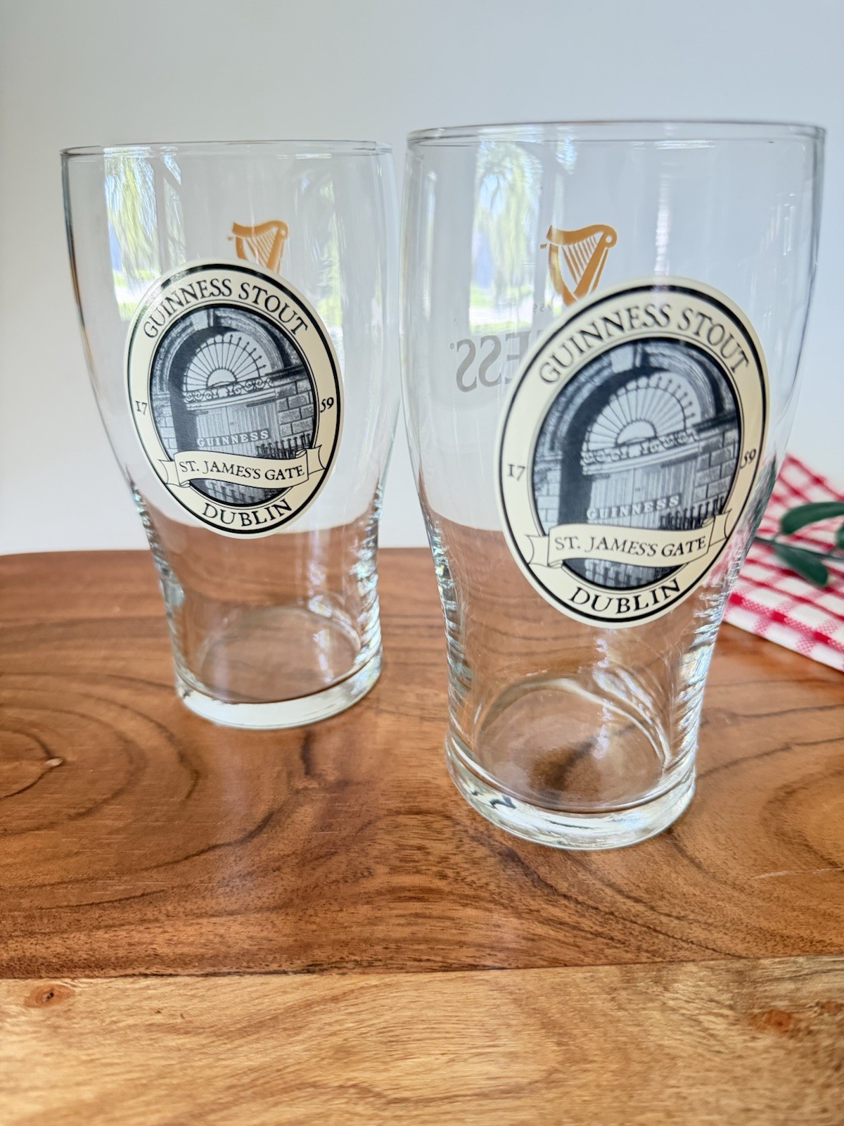 Vintage Guinness Stout St James’s Gate Dublin Pint Glasses Pair 1759 Gold Harp