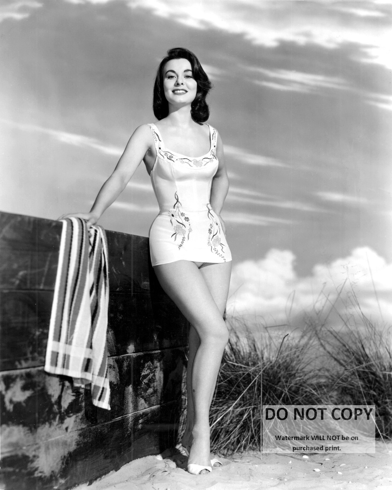 ANNE HEYWOOD ENGLISH ACTRESS PIN UP - 8X10 PUBLICITY PHOTO (DD-488)