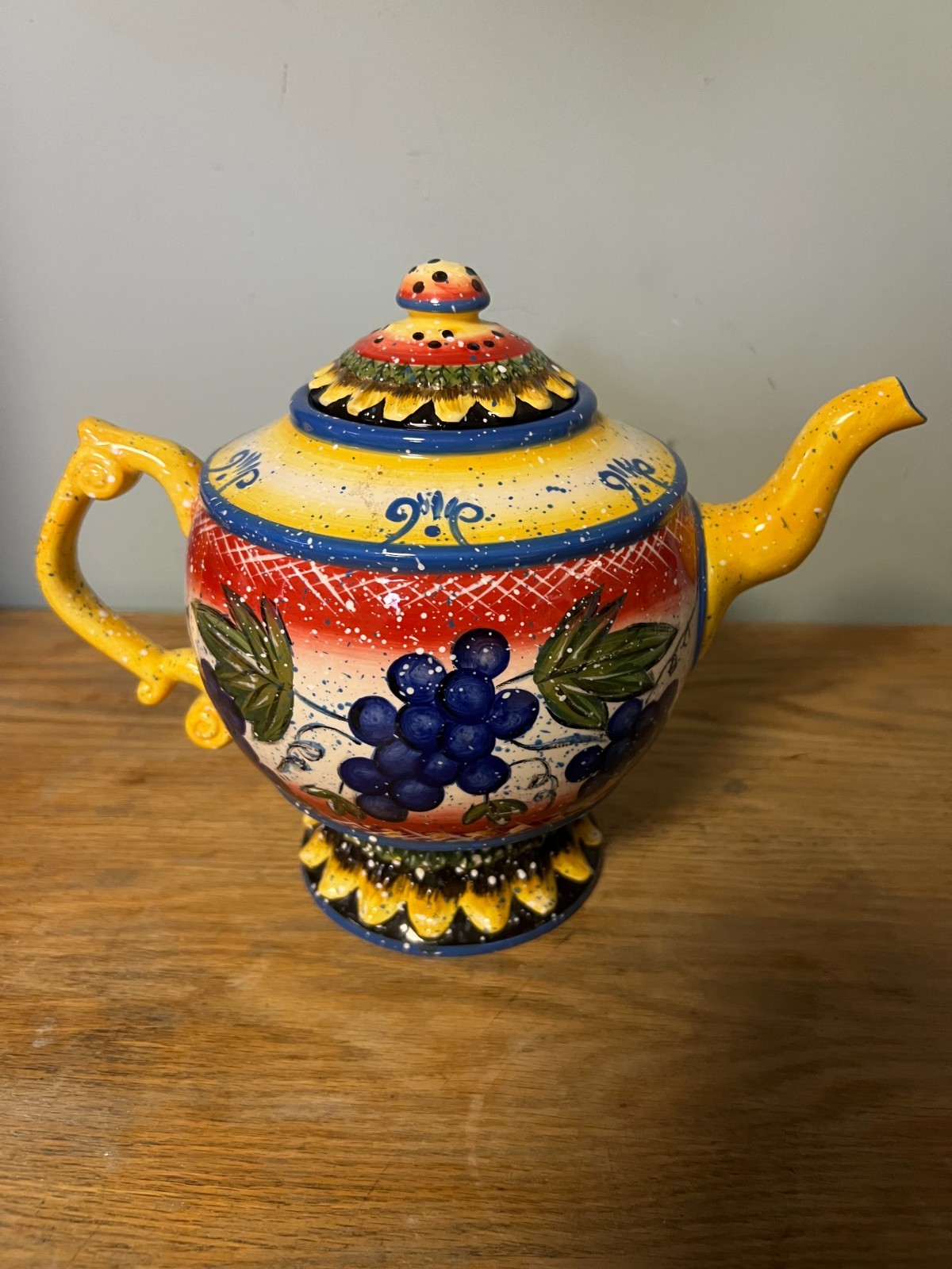 Enesco 2006 JULIE UELAND Feels Like Home Teapot Coffee Pot GRAPES FLORAL