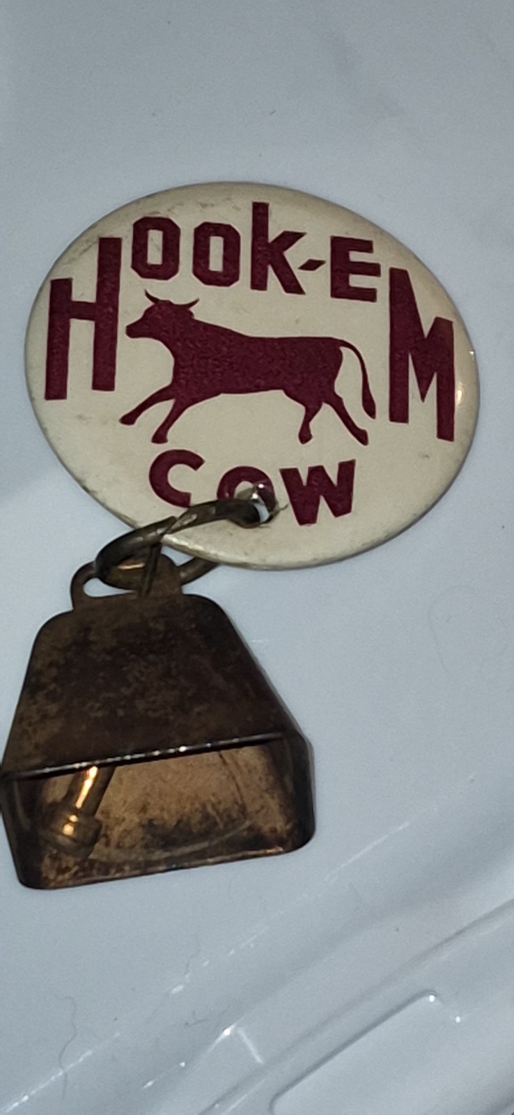 Hook-em/Cow Pinback, 2 1/5 Hook-em/Cow Pinback, 2 1/5