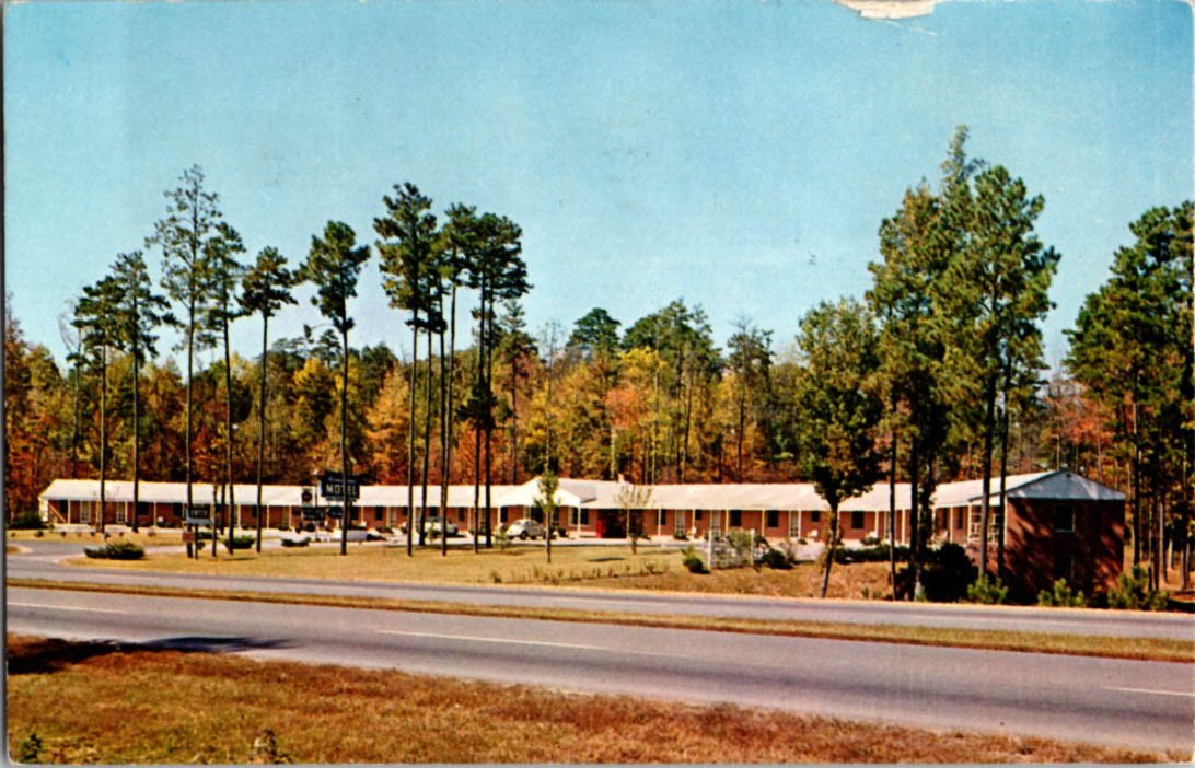 Durham NC postcard HOMESTEAD MOTEL & ROADSIDE VIEW WITH TREES s/21 BC9793 Durham NC postcard HOMESTEAD MOTEL & ROADSIDE VIEW WITH TREES s/21 BC9793