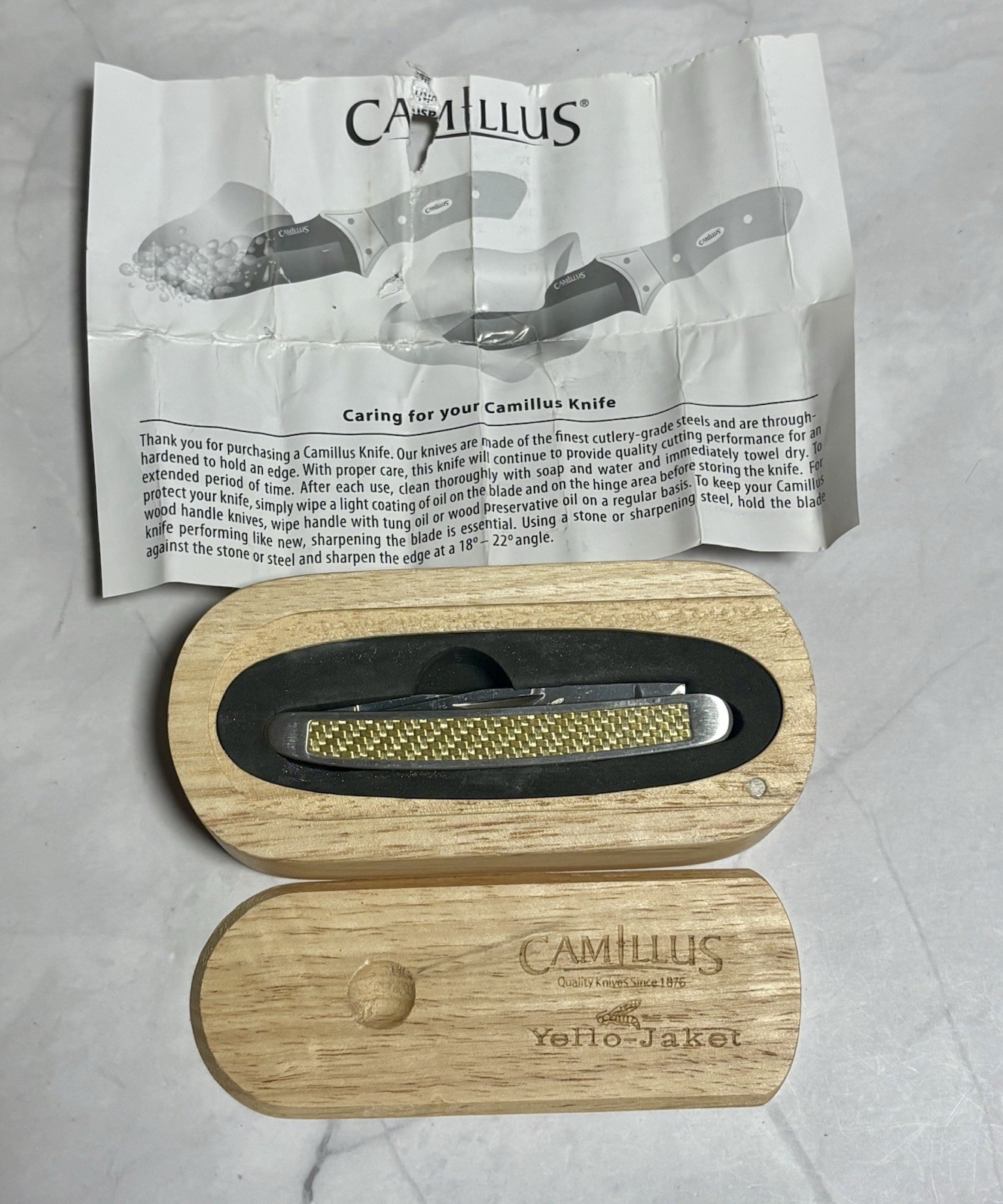 CAMILLUS YELLO JAKET YELLOW JACKET COLLECTORS 2 BLADE POCKET KNIFE WITH WOOD BOX CAMILLUS YELLO JAKET YELLOW JACKET COLLECTORS 2 BLADE POCKET KNIFE WITH WOOD BOX