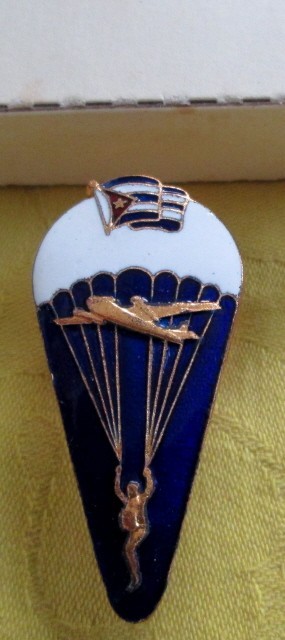 Original 1980s Cuban Airborne Paratrooper Badge+Box/Bonus/FREE SHIPPING IN US Original 1980s Cuban Airborne Paratrooper Badge+Box/Bonus/FREE SHIPPING IN US