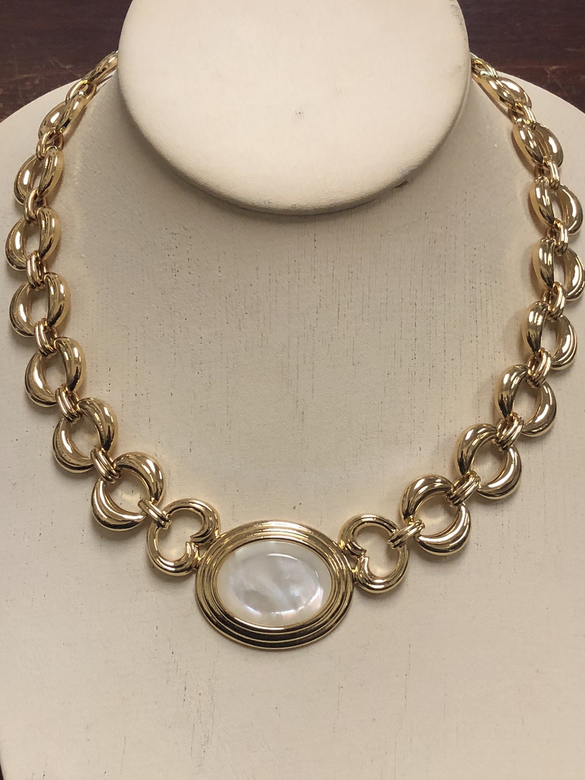 VINTAGE MONET NOS NWT GOLD TONE FAUX MOTHER OF PEARL 16\ VINTAGE MONET NOS NWT GOLD TONE FAUX MOTHER OF PEARL 16\