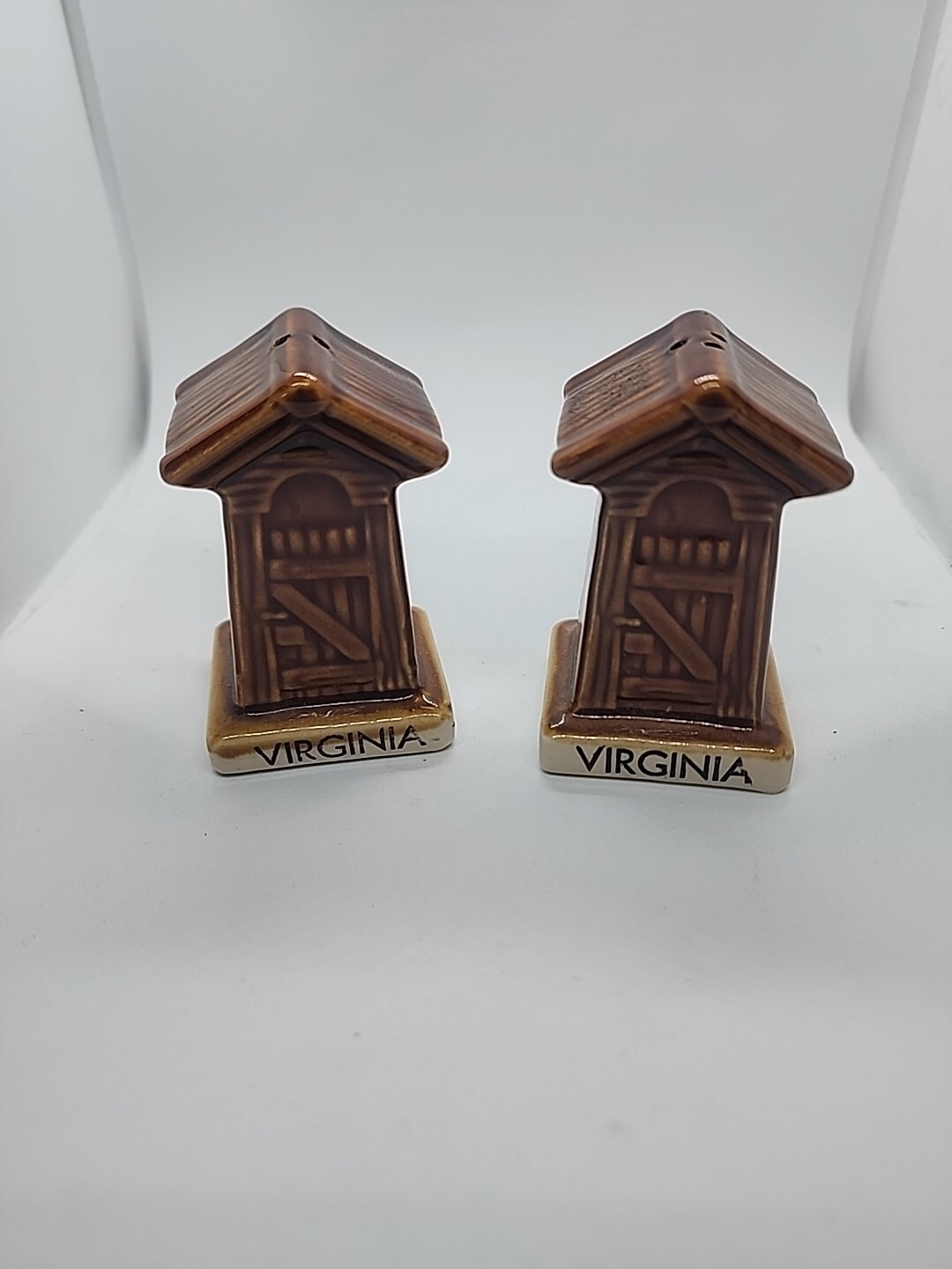 VINTAGE LIPCO CERAMIC SALT & PEPPER SHAKERS Virginia SOUVENIRS