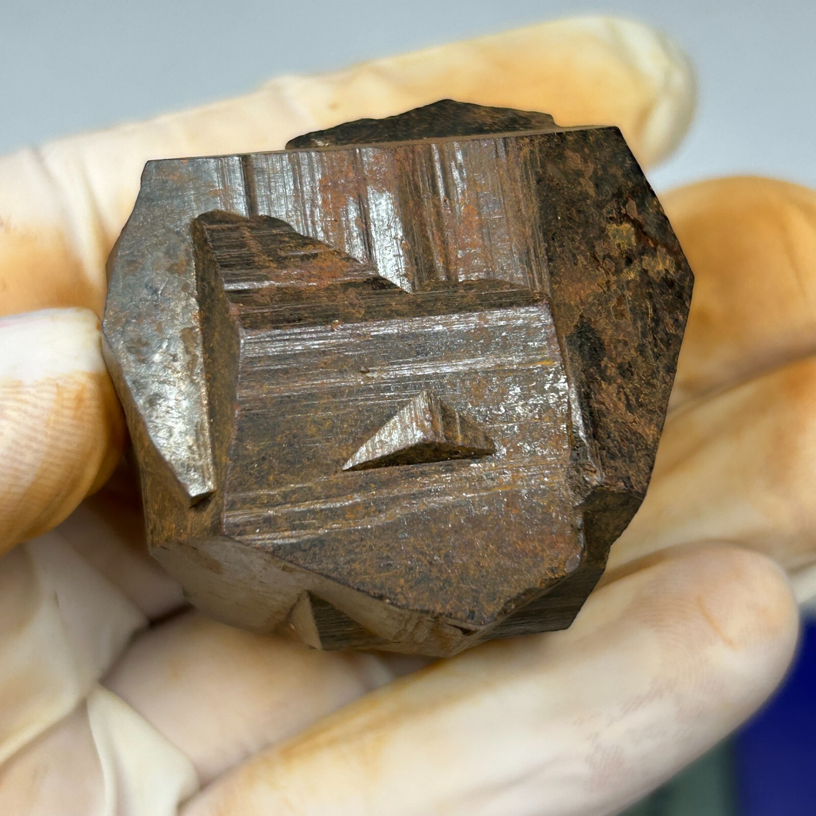 CRYSTAL OF PYRITE - IRON CROSS TWIN FROM COLOMBIA 132 gram / 4.656 oz CRYSTAL OF PYRITE - IRON CROSS TWIN FROM COLOMBIA 132 gram / 4.656 oz