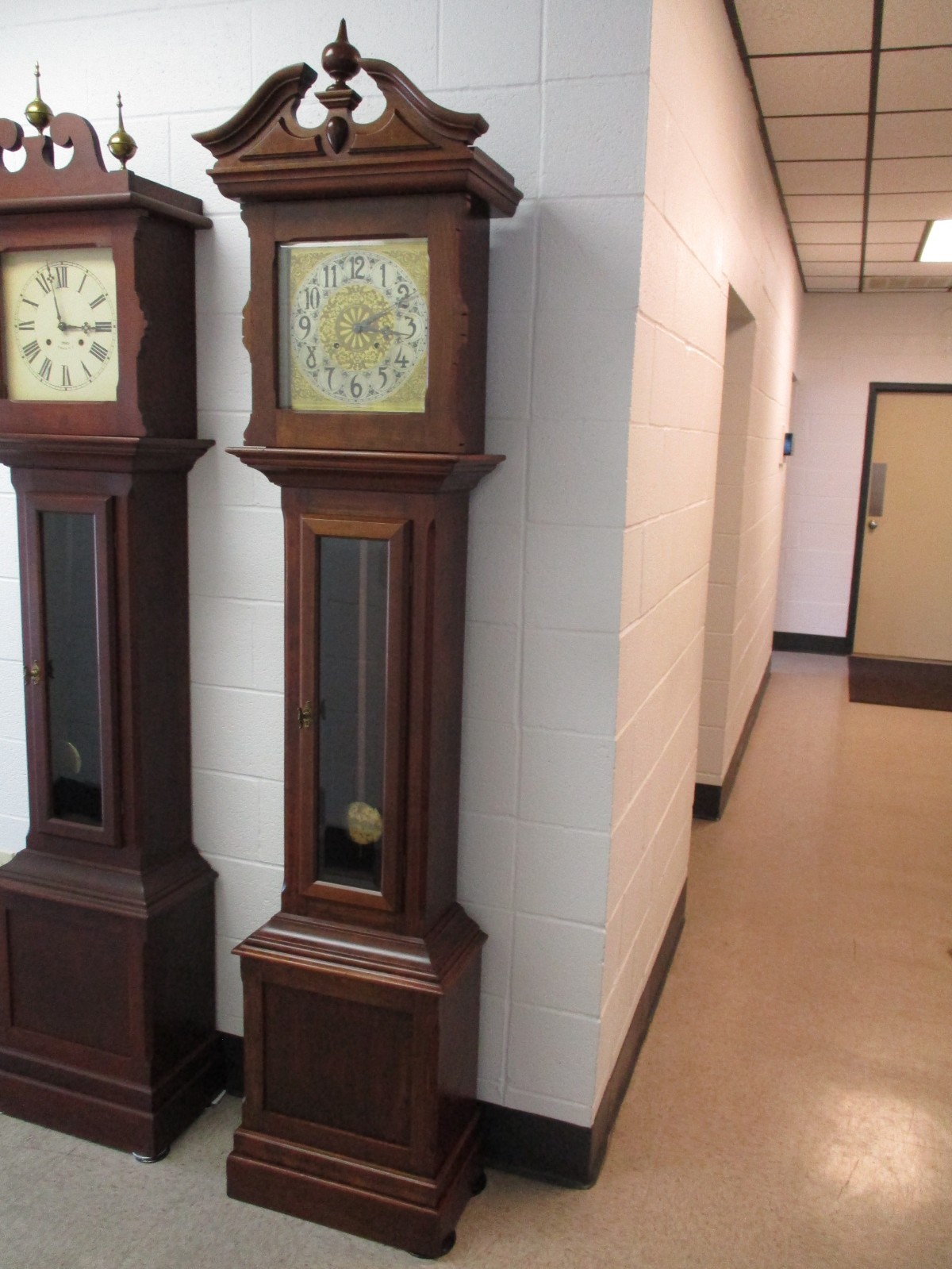 ANTIQUE GRANDFATHER CLOCK BEVELED GLASS 8 DAY TIME STRIKE SWAN TOP 1910 ANTIQUE GRANDFATHER CLOCK BEVELED GLASS 8 DAY TIME STRIKE SWAN TOP 1910
