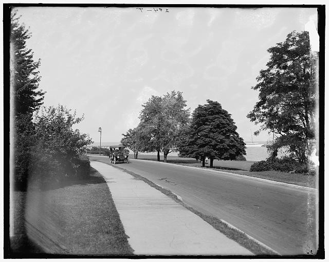 Photo:Grosse Pointe Michigan Lake Drive 1910s Roadside Auto View Lakefront