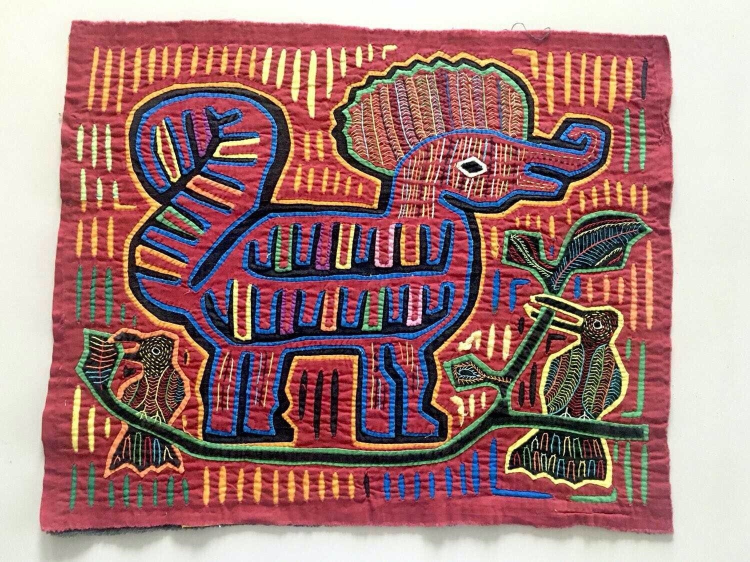 BEAUTIFUL VINTAGE MOLA FROM THE KUNA (CUNA) INDIAN CULTURE - PANAMA
