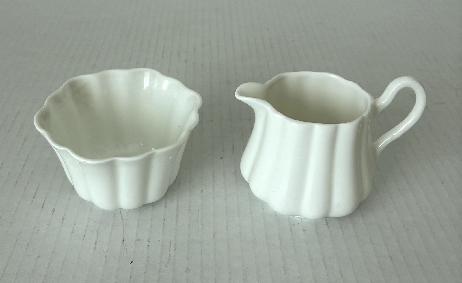 White Royal Ardalt Bone China Creamer & Sugar Bowl Made In England Mid Century White Royal Ardalt Bone China Creamer & Sugar Bowl Made In England Mid Century