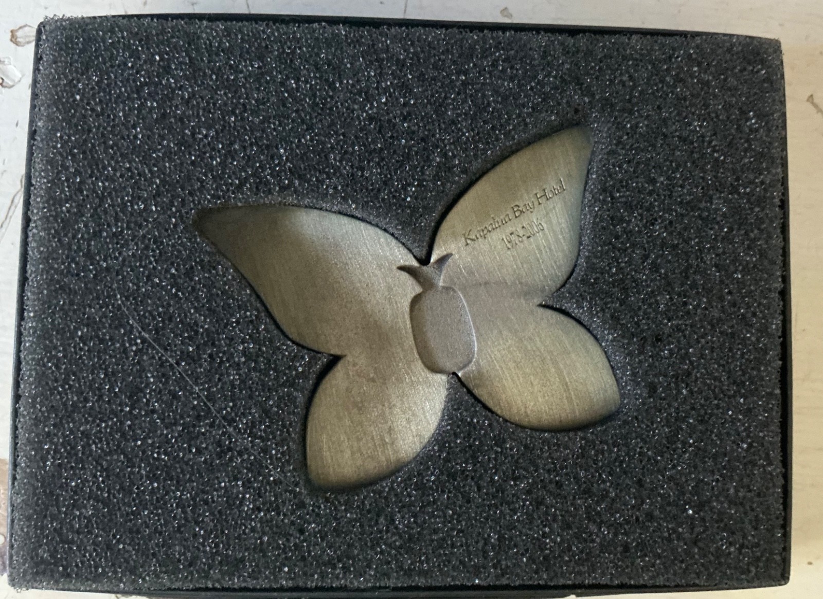 kapalua bay hotel pewter paperweight commemorating 2006 closure