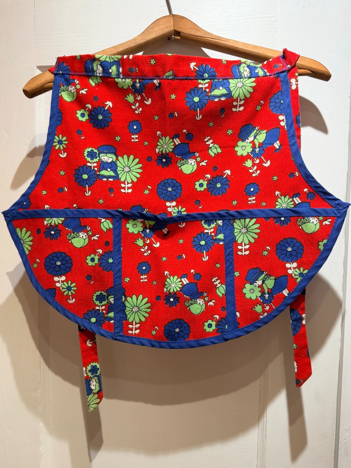 Vintage 1970s Cobbler Apron: Back Tie, Red Daisy Flower Power Holly Hobbie Style