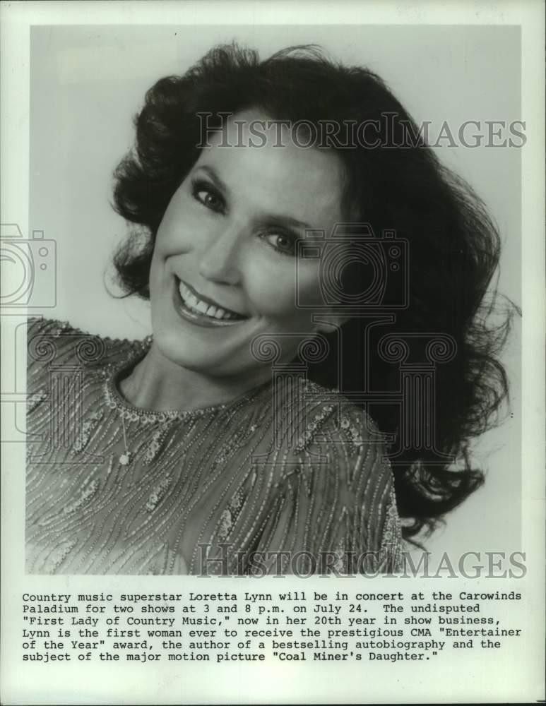 1982 Press Photo Country Musician Loretta Lynn in concert at Carowinds Paladium