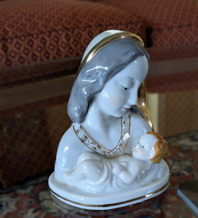 Vintage Porcelain Madonna And Child - Made in Japan 4\