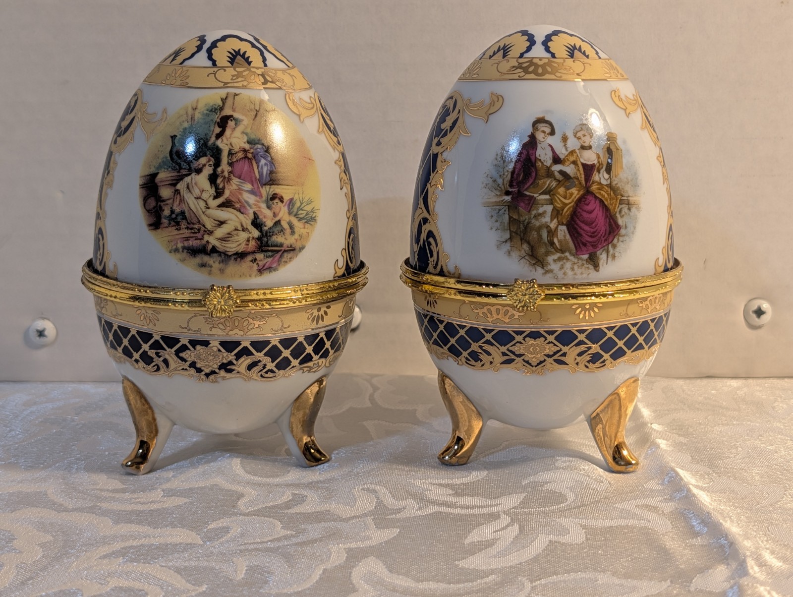 Vtg 1990s 2 Vecceli Italy, Porcelain Hinged Egg Shaped, 3 Footed Trinket Boxes. Vtg 1990s 2 Vecceli Italy, Porcelain Hinged Egg Shaped, 3 Footed Trinket Boxes.