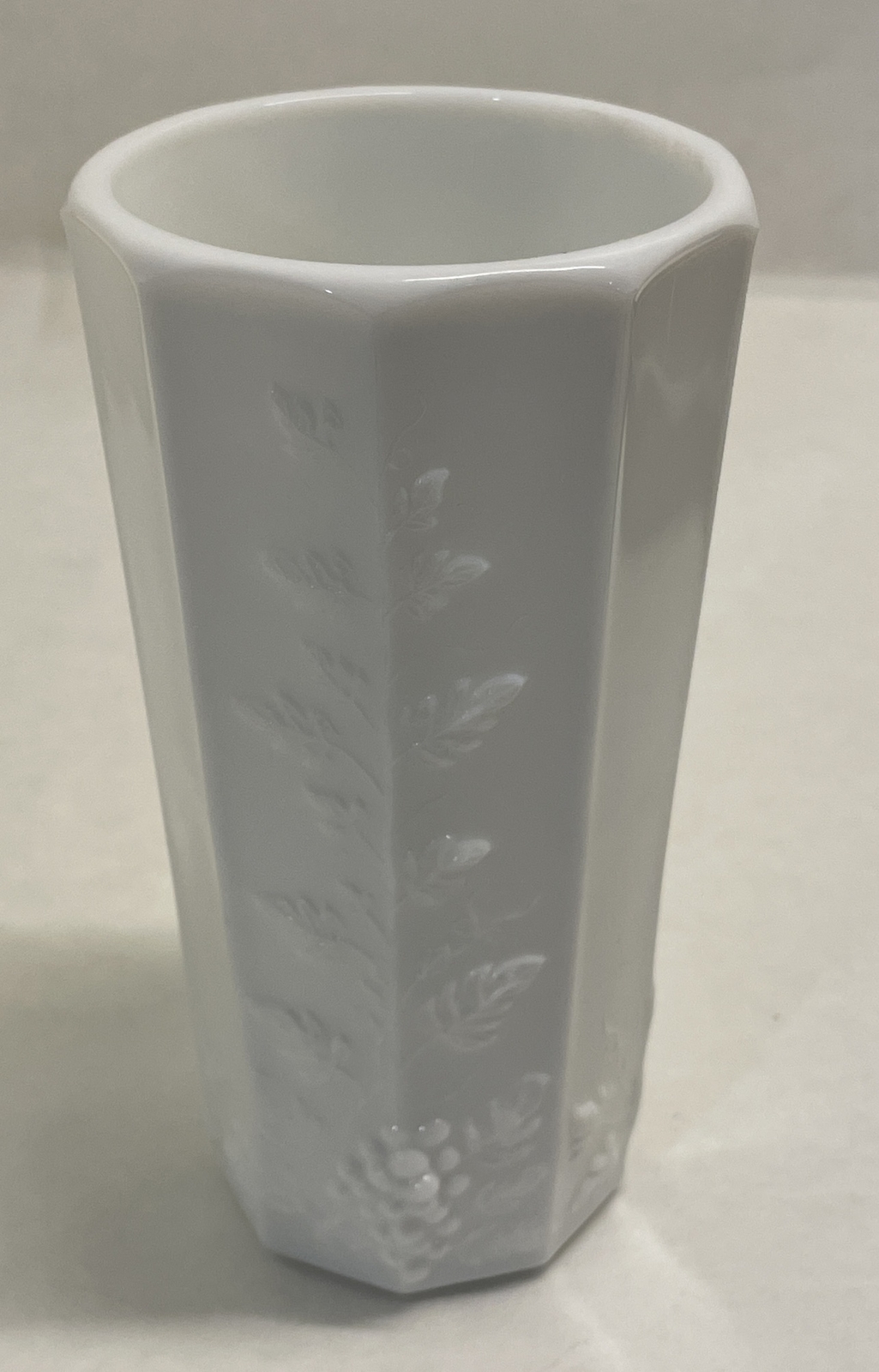 Vintage Westmoreland Paneled Grape Milk Glass 12oz Water Tumbler Mint Vintage Westmoreland Paneled Grape Milk Glass 12oz Water Tumbler Mint