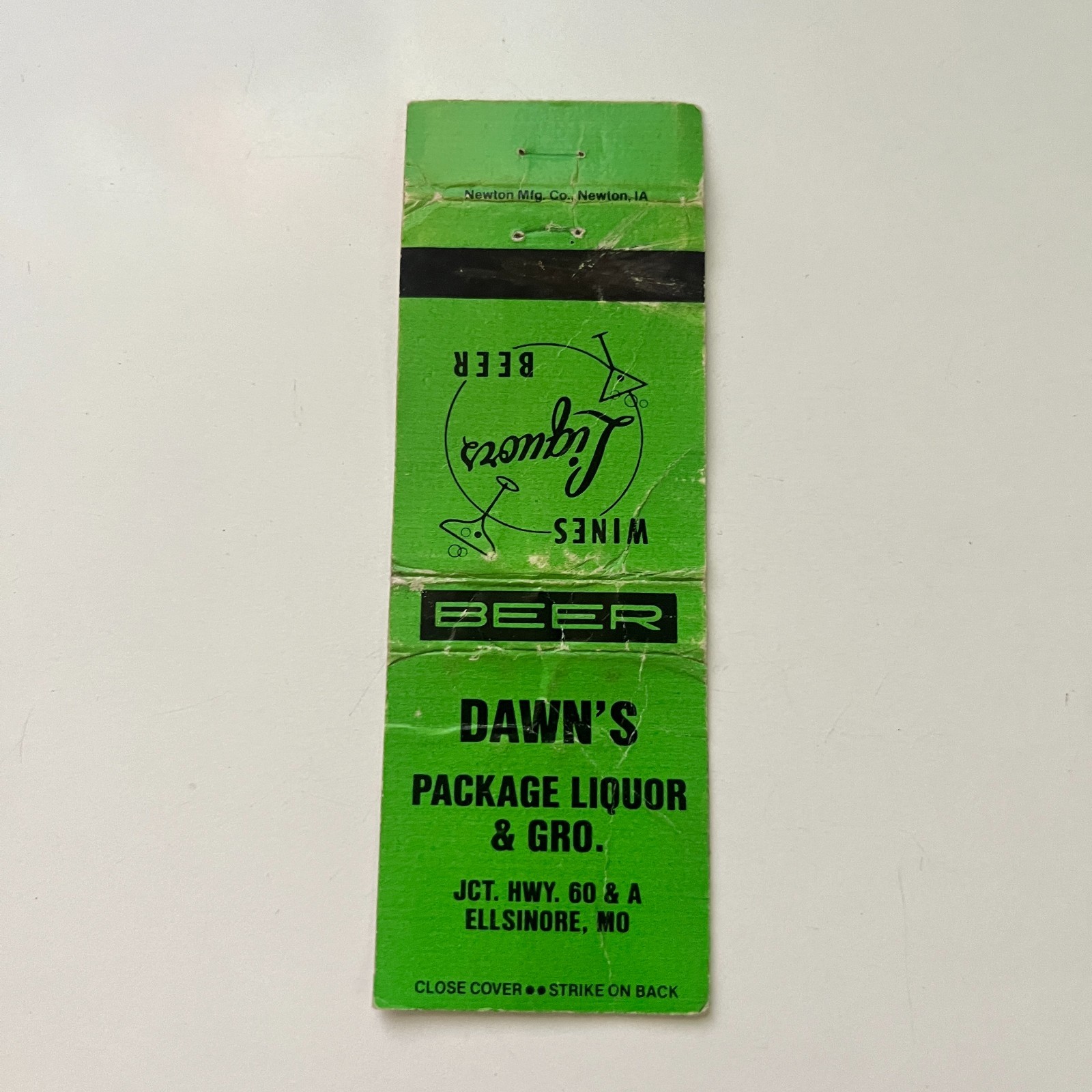 Dawn\'s Package Liquor & Gro Ellsinore MO Vintage Matchbook Cover TMB82-6