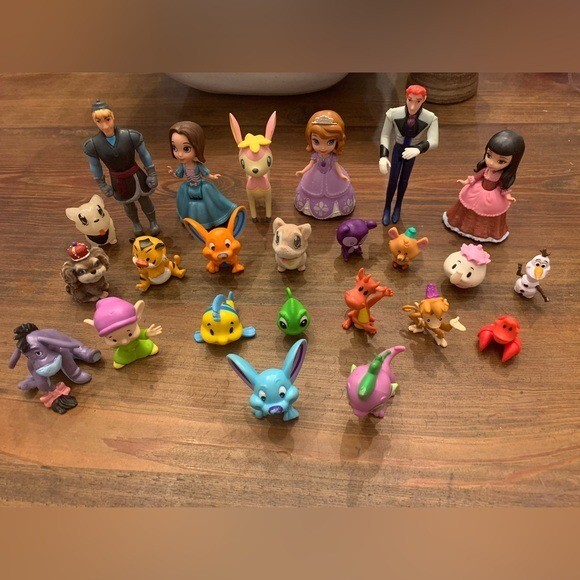 Vintage lot of 24 figurines, Disney, miscellaneous, very good condition