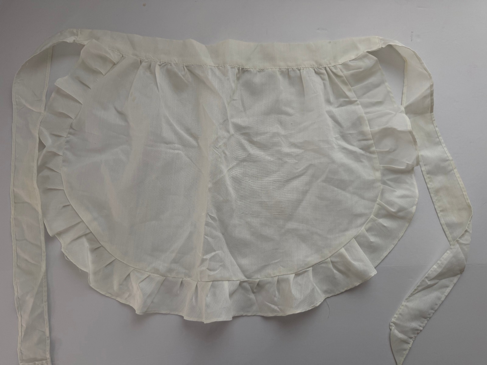 Women'S Vintage Half Apron ruffled hem White Apron for Waitress, Maid, Cooking