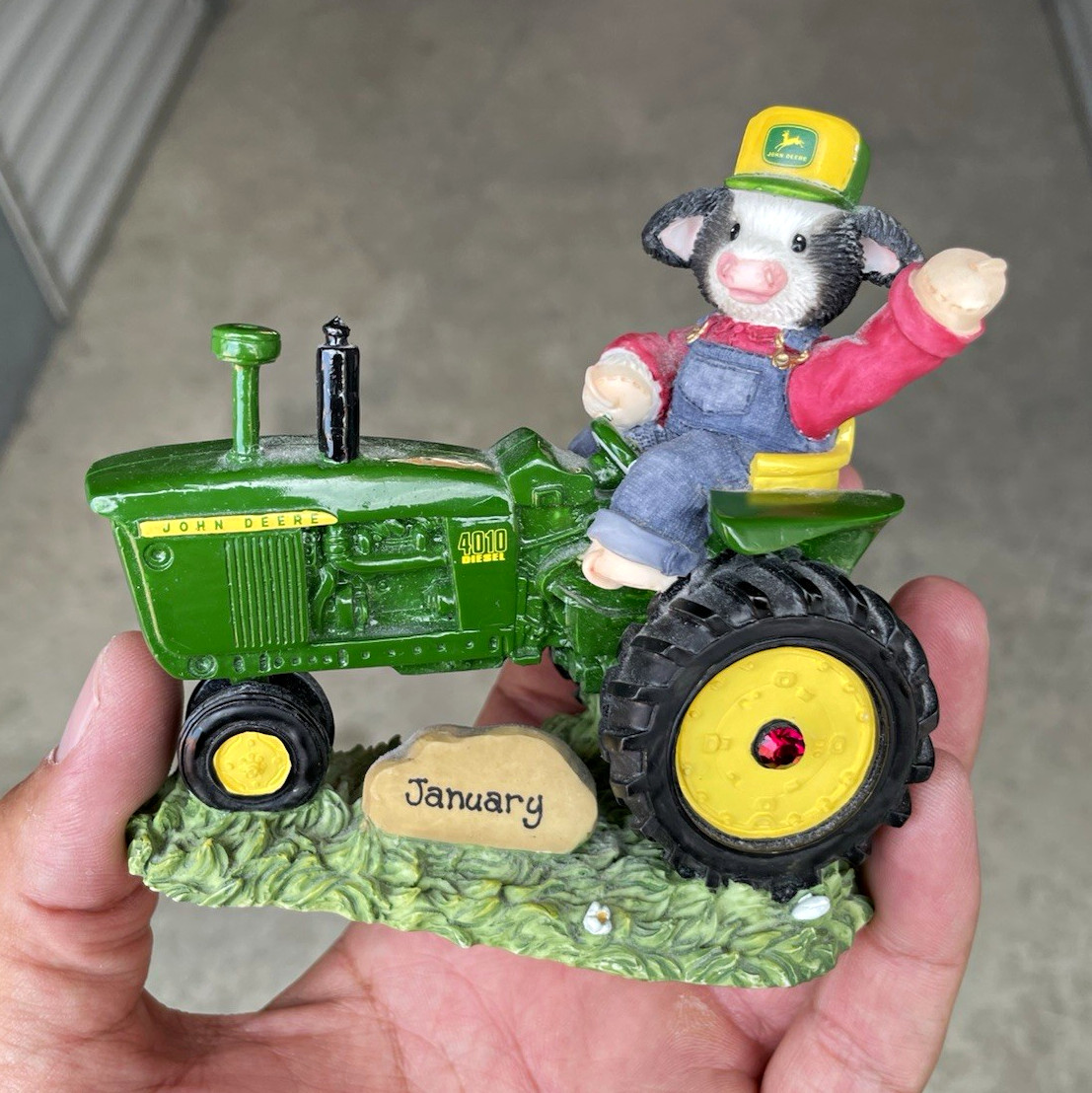 Mary\'s Moo Moos January John Deere Tractor Figurine 2000 Enesco 833649 Cow