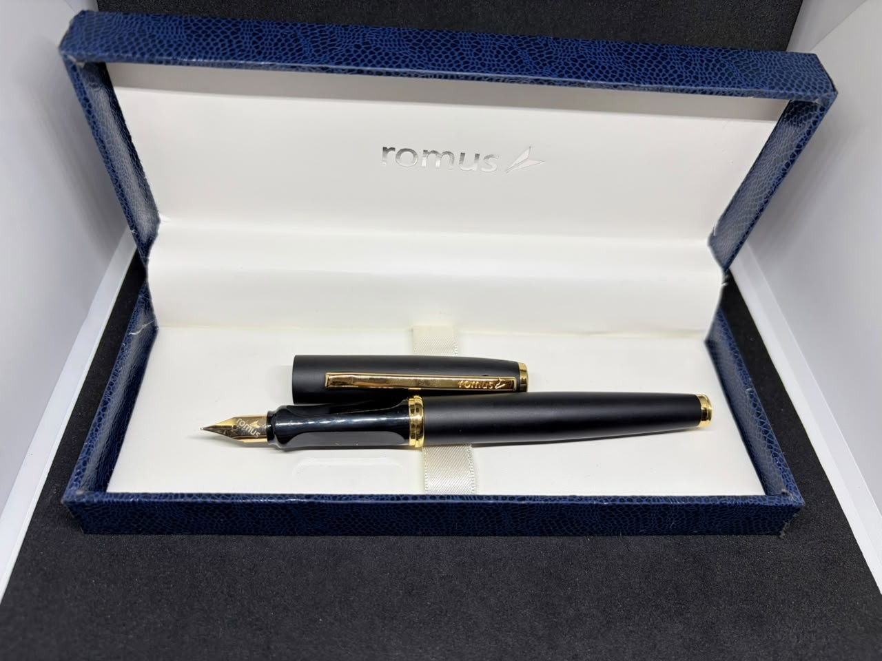 Romus Momento Matte Black Fountain Pen - Golden Trims Medium Nib