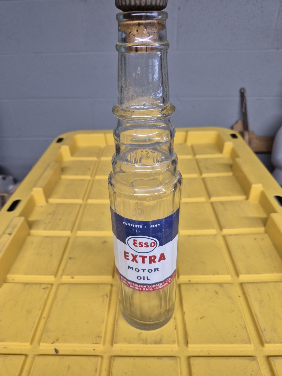 Vintage ESSO EXTRA Motor Oil Tall Bottle w/ Stopper&Cap. 1 Pt. London, SWI.Rare Vintage ESSO EXTRA Motor Oil Tall Bottle w/ Stopper&Cap. 1 Pt. London, SWI.Rare