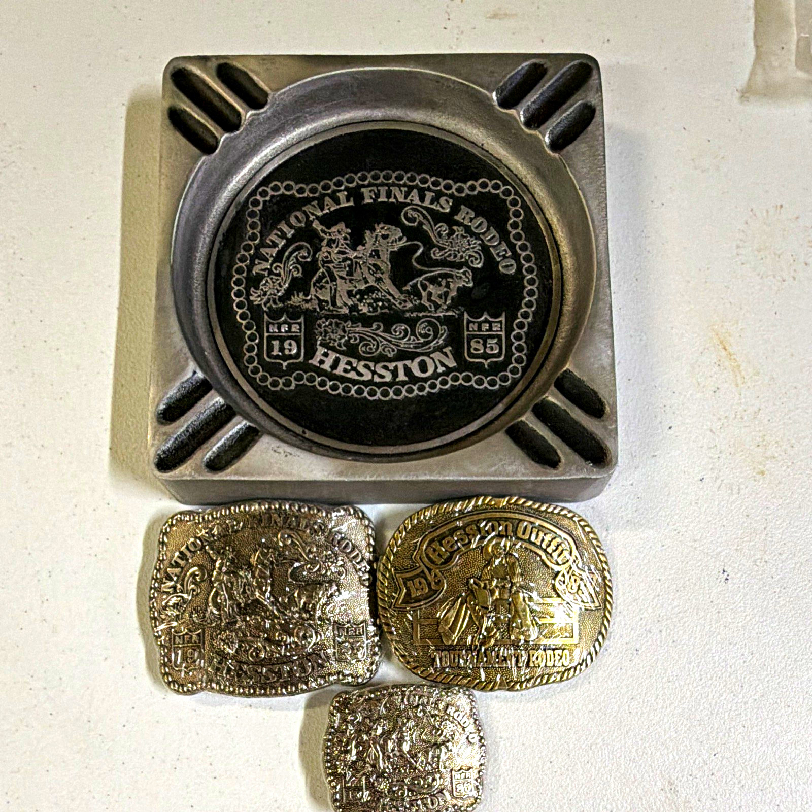 Vintage 1985 Hesston NFR Rodeo Collector Lot 3 Belt Buckles & Ashtray Fellows