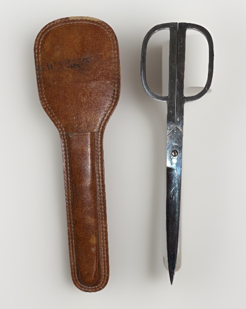 Vintage 9.25 Inch Sharp SS Scissors In Leather Case Made In Italy VGC