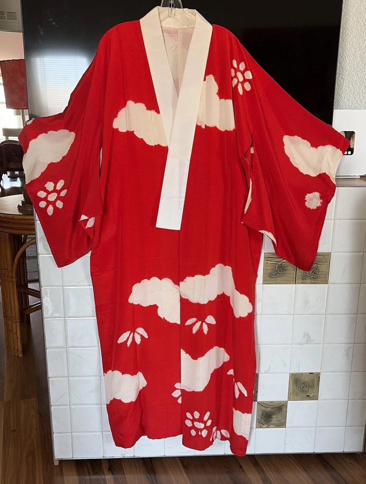 Estate VTG Japanese Kimono Luscious all Silk JUBAN RED SHIBORI hand Tie Dyed