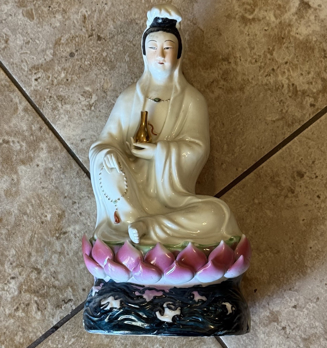 VTG 11.5” Porcelain Chinese Quan Guan Kwan Yin Statue Lotus Gold Accent Buddha