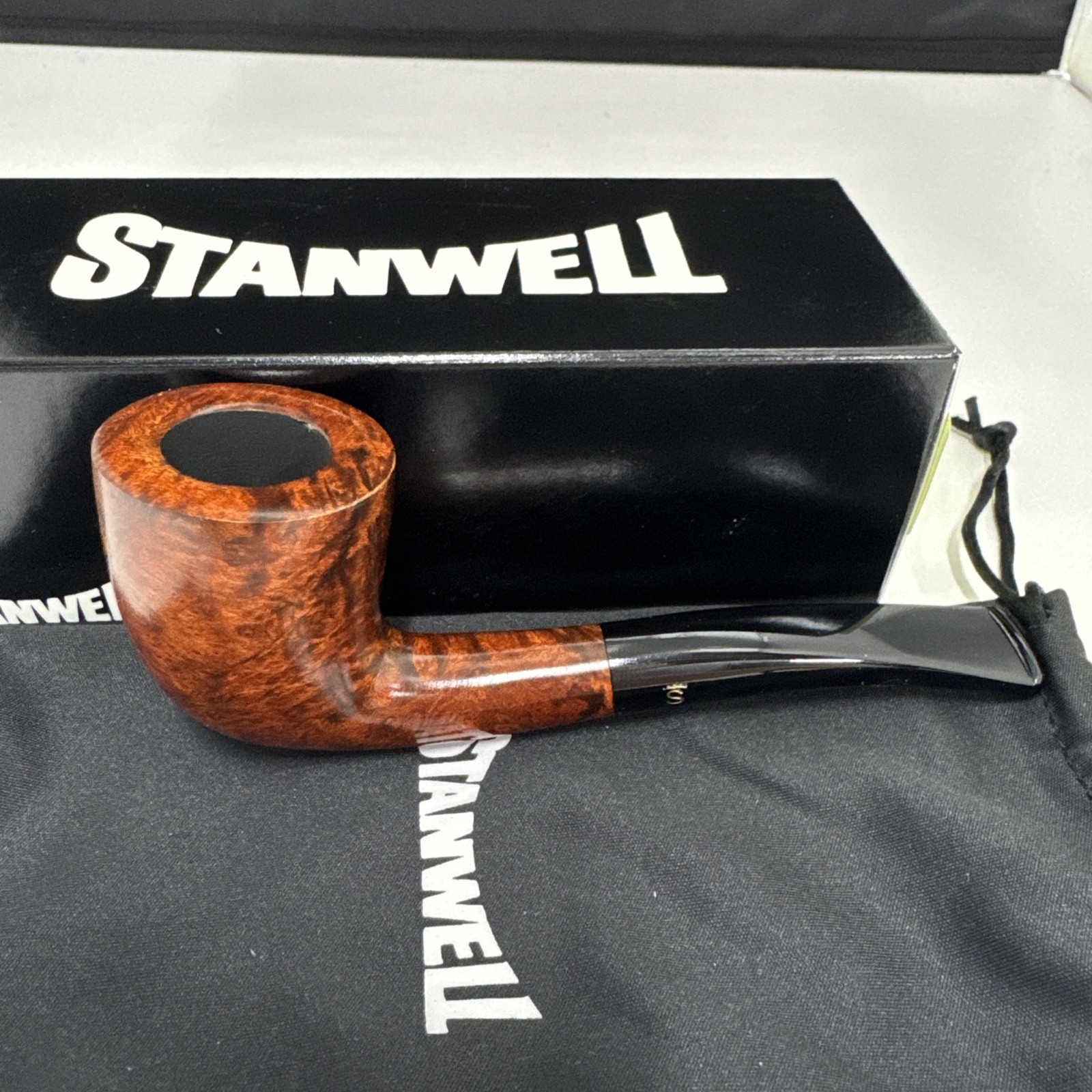 Stanwell Royal Guard Briar Tobacco Pipe Style 140 - Smooth Finish - New