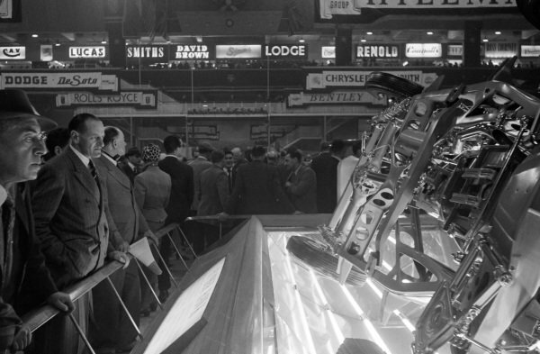 Humber Hawk chassis on the Rootes group stand 1954 London Motor Show Old Photo 1