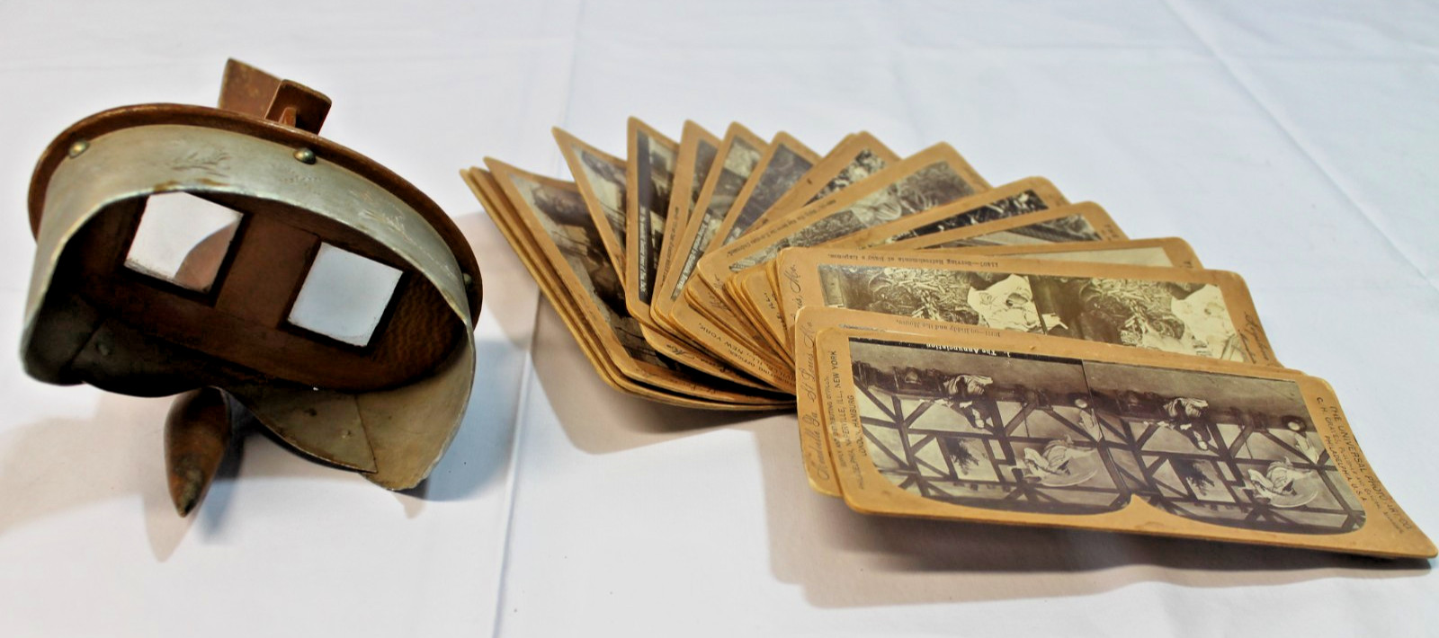 1898 VINTAGE WOODEN STEREOSCOPE PHOTO VIEWER W/ 18 PICTURE CARDS