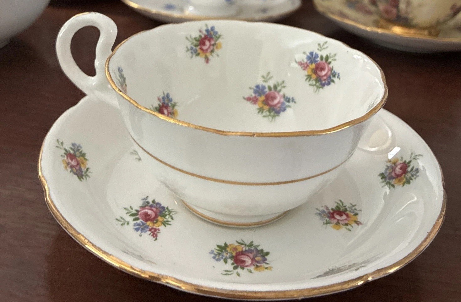 Tea Cup/Saucer Vtg Royal Grafton England Bone China Floral Sprays~Pretty *Read* Tea Cup/Saucer Vtg Royal Grafton England Bone China Floral Sprays~Pretty *Read*