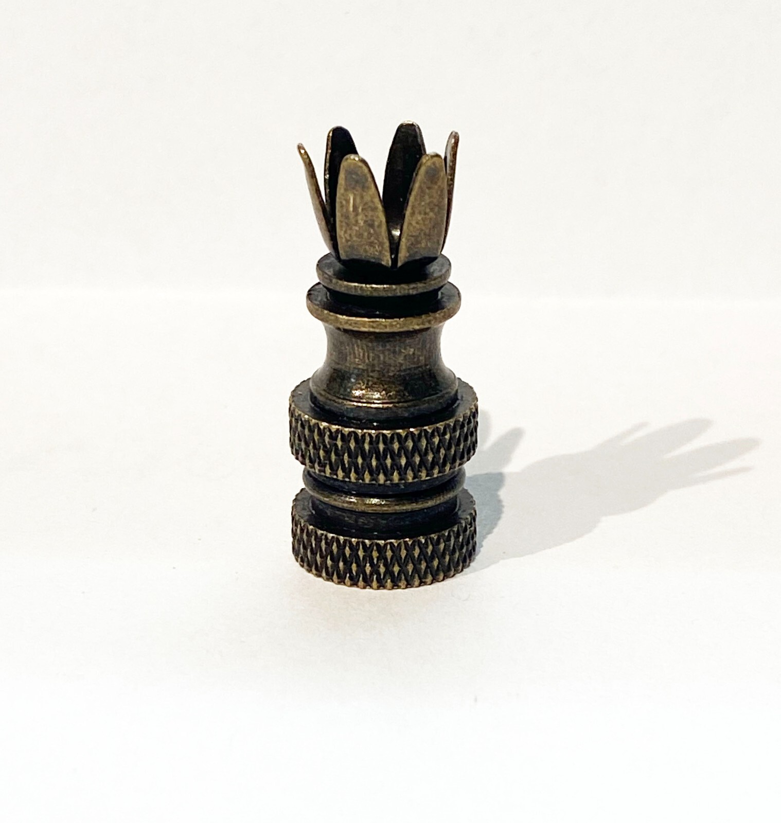 DIY~ ANTIQUE BRASS FINISH,  6-PRONG LAMP SHADE FINIAL BASE (FITS MOST HARPS)