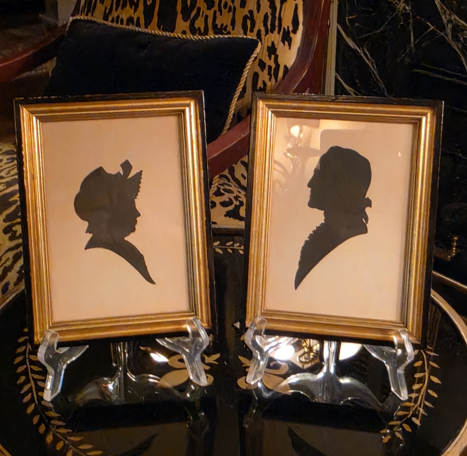 VINTAGE PAIR OF FRAMED HEAD SILHOUETTES BY GUMPS SF G. WASHINGTON & WIFE