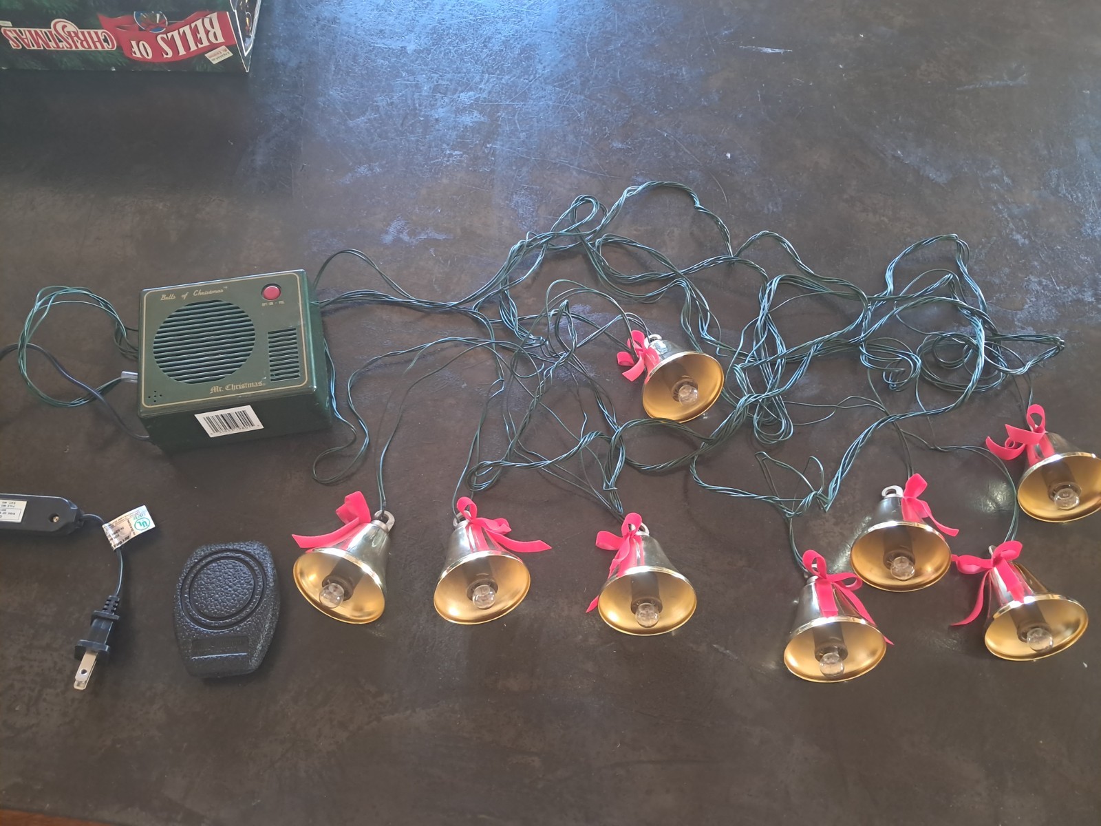 1992 Mr. Christmas 8 Lighted Bells Of Christmas Plays 21 Carols + Remote ~ WORKS