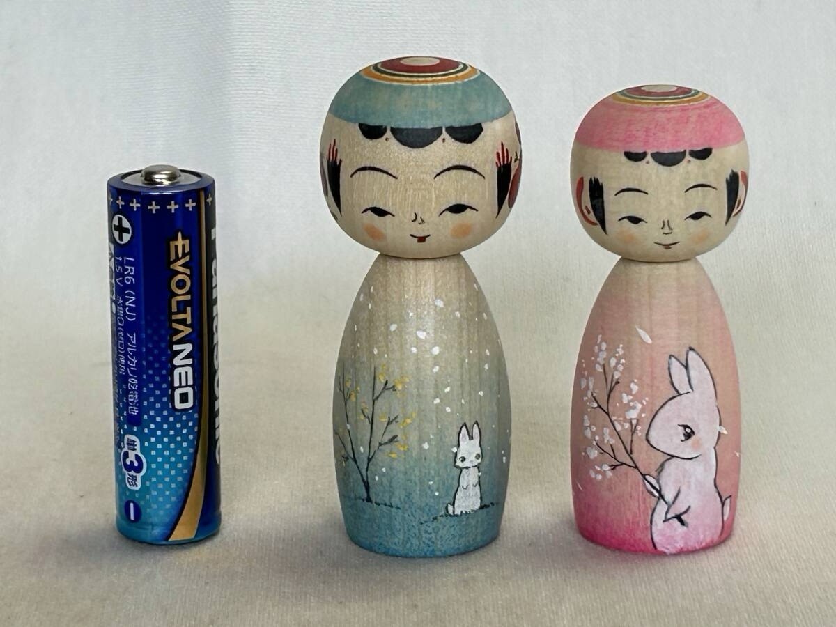 Traditional Kokeshi Dolls, Yajiro Style, by Yusuke Sato (Pair 6.0cm/6.5cm) Traditional Kokeshi Dolls, Yajiro Style, by Yusuke Sato (Pair 6.0cm/6.5cm)